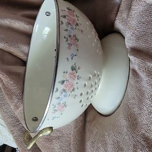 Tea Rose Colander